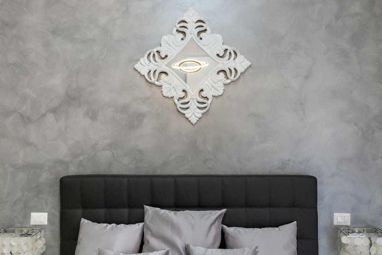 New In! Sophie At Colosseum Rome Luaran gambar